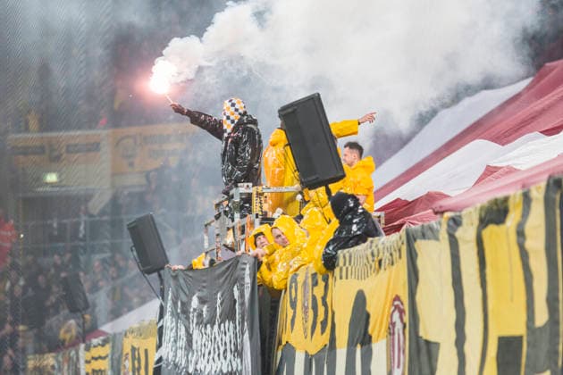 04.04.2026, xomx, Fussball 2.Bundesliga, Dynamo Dresden - Hertha BSC Berlin v.l. Gedenkminute Schweigeminute (DFL DFB REGULATIONS PROHIBIT ANY USE OF PHOTOGRAPHS as IMAGE SEQUENCES and or QUASI-VIDEO) Dresden