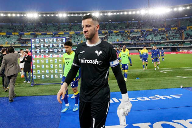 Verona™s delusion in the end during the Serie A soccer match between Hellas Verona and Fiorentina at the Bentegodi Stadium in Verona, north west Italy - Saturday , April 4 , 2026. - Soccer .  Copyright: xPaolaxGarbuio Lapressex