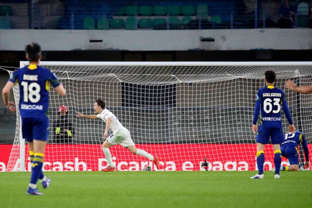 Fiorentina s Nicolo Fagioli celebration goal 0-1 in the end in the end during the Serie A soccer match between Hellas Verona and Fiorentina at the Bentegodi Stadium in Verona, north west Italy - Saturday , April 4 , 2026. - Soccer .  Copyright: xPaolaxGarbuio Lapressex