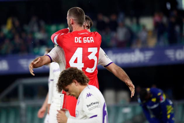 Fiorentina™s celebration in the end in the end during the Serie A soccer match between Hellas Verona and Fiorentina at the Bentegodi Stadium in Verona, north west Italy - Saturday , April 4 , 2026. - Soccer .  Copyright: xPaolaxGarbuio Lapressex