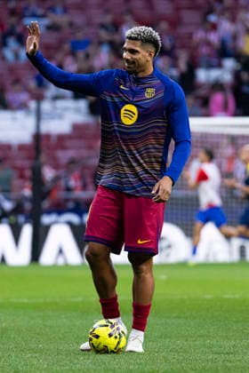 Atletico de Madrid v FC Barcelona, Barca on the 30th matchday of the 2025 26 Spanish First Division April 04, 2026, Madrid, Madrid, Spain: Ronald Araujo of FC Barcelona during the warm-up of the official anthem before the match between ATLETICO DE MADRID vs. FC Barcelona, on the 30th matchday of the 2025 26 Spanish First Division, played at the Civitas stadium, Madrid, Spain. ATLETICO DE MADRID Vs. FC BARCELONA La Liga EA Match, Season 25 26 Madrid Madrid Spain *** Atletico de Madrid v FC Barcelona, on the 30th matchday of the 2025 26 Spanish First Division April 04, 2026, Madrid, Madrid, Spain Ronald Araujo of FC Barcelona during the warm up of the official anthem before the match between ATLETICO DE MADRID vs FC Barcelona, on the 30th matchday of the 2025 26 Spanish First Division, played at the Civitas stadium, Madrid, Spain ATLETICO DE MADRID Vs FC BARCELONA La Liga EA Match, Season 25 26 Madrid Madrid Spain Copyright: xAlejandroxMatiasx