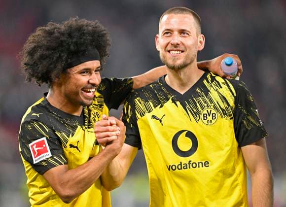 04.04.2026, Fussball 1. Bundesliga 2025 2026, 28.Spieltag, VfB Stuttgart - Borussia Dortmund, in der MHP-Arena Stuttgart, v.l. Karim Adeyemi (Borussia Dortmund) und Julian Ryerson (Borussia Dortmund) jubeln ***DFL and DFB regulations prohibit any use of photographs as image sequences and or quasi-video.*** *** 04 04 2026, Soccer 1 Bundesliga 2025 2026, Matchday 28, VfB Stuttgart Borussia Dortmund, in the MHP Arena Stuttgart, v l Karim Adeyemi Borussia Dortmund and Julian Ryerson Borussia Dortmund cheer DFL and DFB regulations prohibit any use of photographs as image sequences and or quasi video