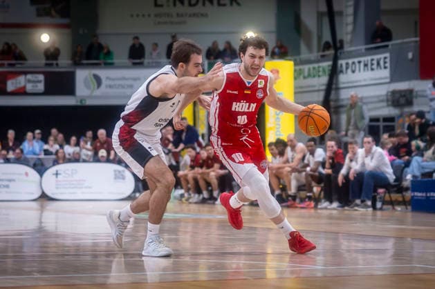 Barmer 2. Basketball Bundesliga ProA: Bayer Giants Leverkusen vs. RheinStars Koeln, 04.04.26 Leverkusen, 04.04.26 - Sebastian Brach (Bayer Giants Leverkusen, 10) und Haris Hujic (RheinStars Köln, 10) während des Spiels der Barmer 2. Basketball Bundesliga ProA: Bayer Giants Leverkusen vs. RheinStars Koeln in der Ostermann Arena in Leverkusen. Copyright: xBEAUTIFULxSPORTS LeahxKohringx