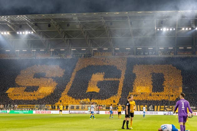 04.04.2026, Deutschland, Fussball, Dynamo Dresden vs Hertha BSC, 28. Spieltag, Saison 2025 2026, Rudolf-Harbig-Stadion : Choreo von Dynamo Dresden