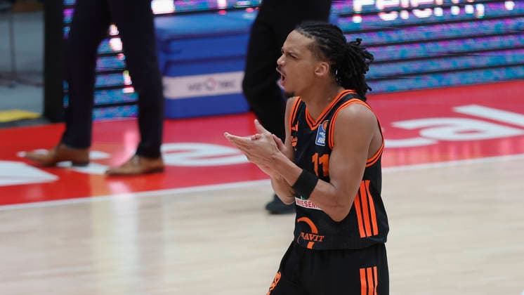 Im Bild: Jubel bei Alonzo Verge Jr. (RASTA Vechta, 11) 04.04.2026, Fitness First Wuerzburg Baskets vs. RASTA Vechta, easyCredit BBL, 28. Spieltag, Deutschland, 97072, tectake-Arena Wuerzburg, Copyright: HMBxMedia xJulienxBecker