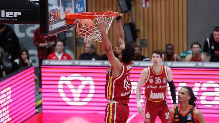 Im Bild: Davion Mintz (Wuerzburg Baskets, 10) mit dem Dunking. 04.04.2026, Fitness First Wuerzburg Baskets vs. RASTA Vechta, easyCredit BBL, 28. Spieltag, Deutschland, 97072, tectake-Arena Wuerzburg, Copyright: HMBxMedia xJulienxBecker