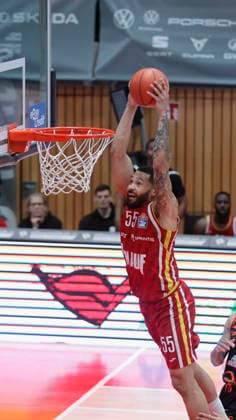 Im Bild: David Muenkat (Wuerzburg Baskets, 55) mit dem Dunking 04.04.2026, Fitness First Wuerzburg Baskets vs. RASTA Vechta, easyCredit BBL, 28. Spieltag, Deutschland, 97072, tectake-Arena Wuerzburg, Copyright: HMBxMedia xJulienxBecker