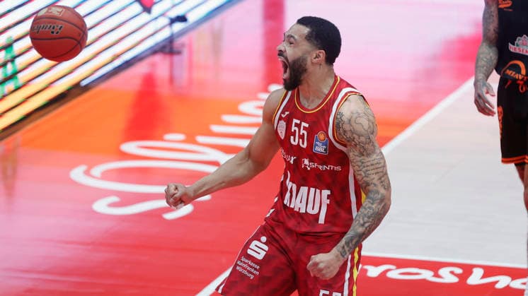 Im Bild: Jubel bei David Muenkat (Wuerzburg Baskets, 55) 04.04.2026, Fitness First Wuerzburg Baskets vs. RASTA Vechta, easyCredit BBL, 28. Spieltag, Deutschland, 97072, tectake-Arena Wuerzburg, Copyright: HMBxMedia xJulienxBecker