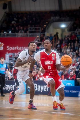 Barmer 2. Basketball Bundesliga ProA: Bayer Giants Leverkusen vs. RheinStars Koeln, 04.04.26 Leverkusen, 04.04.26 - John Williams Jr. (Bayer Giants Leverkusen, 21) und Cedric Cezell Russell Jr. (RheinStars Köln, 0) während des Spiels der Barmer 2. Basketball Bundesliga ProA: Bayer Giants Leverkusen vs. RheinStars Koeln in der Ostermann Arena in Leverkusen. Copyright: xBEAUTIFULxSPORTS LeahxKohringx