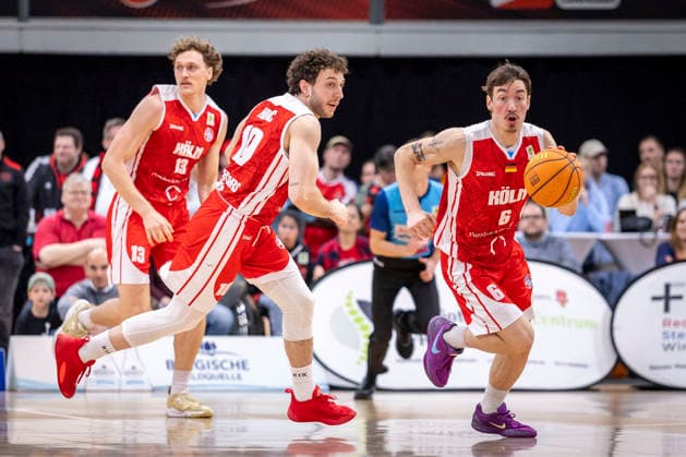 Barmer 2. Basketball Bundesliga ProA: Bayer Giants Leverkusen vs. RheinStars Koeln, 04.04.26 Leverkusen, 04.04.26 - Haris Hujic (RheinStars Köln, 10) und Jasper Günther (RheinStars Köln, 6) während des Spiels der Barmer 2. Basketball Bundesliga ProA: Bayer Giants Leverkusen vs. RheinStars Koeln in der Ostermann Arena in Leverkusen. Copyright: xBEAUTIFULxSPORTS LeahxKohringx