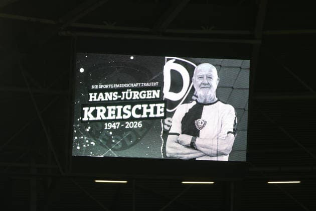 04.04.2026 Fußball Herren 2025 2026 2. Bundesliga 28. Spieltag SG Dynamo Dresden - Hertha BSC Rudolf-Harbig-Stadion Dresden Die Anzeigetafel in Gedenken an Hansi Kreische. Dresden Sachsen Deutschland