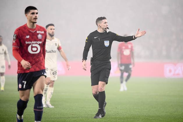 Lille OSC v RC Lens - Ligue 1 McDonald s 2025 2026 Francois LETEXIER (ARBITRE) during the Ligue 1 McDonald s match between Lille and Lens at Stade Pierre Mauroy - Decathlon Arena on April 4, 2026 in Lille, France. Lille France  Copyright: xFEPx 776348341