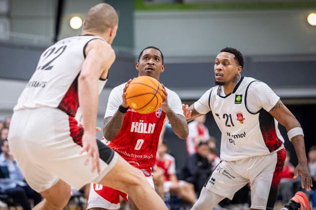 Barmer 2. Basketball Bundesliga ProA: Bayer Giants Leverkusen vs. RheinStars Koeln, 04.04.26 Leverkusen, 04.04.26 - Cedric Cezell Russell Jr. (RheinStars Köln, 0) während des Spiels der Barmer 2. Basketball Bundesliga ProA: Bayer Giants Leverkusen vs. RheinStars Koeln in der Ostermann Arena in Leverkusen. Copyright: xBEAUTIFULxSPORTS LeahxKohringx