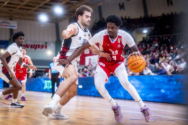 Barmer 2. Basketball Bundesliga ProA: Bayer Giants Leverkusen vs. RheinStars Koeln, 04.04.26 Leverkusen, 04.04.26 - Sebastian Brach (Bayer Giants Leverkusen, 10) und Kenny Andre Baptiste (RheinStars Köln, 39) während des Spiels der Barmer 2. Basketball Bundesliga ProA: Bayer Giants Leverkusen vs. RheinStars Koeln in der Ostermann Arena in Leverkusen. Copyright: xBEAUTIFULxSPORTS LeahxKohringx
