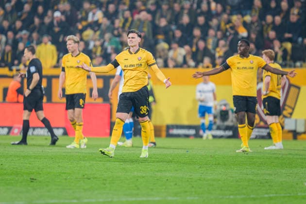 04.04.2026, xomx, Fussball 2.Bundesliga, Dynamo Dresden - Hertha BSC Berlin v.l. Thomas Keller (Dynamo Dresden), Kofi Amoako (Dynamo Dresden) (DFL DFB REGULATIONS PROHIBIT ANY USE OF PHOTOGRAPHS as IMAGE SEQUENCES and or QUASI-VIDEO) Dresden