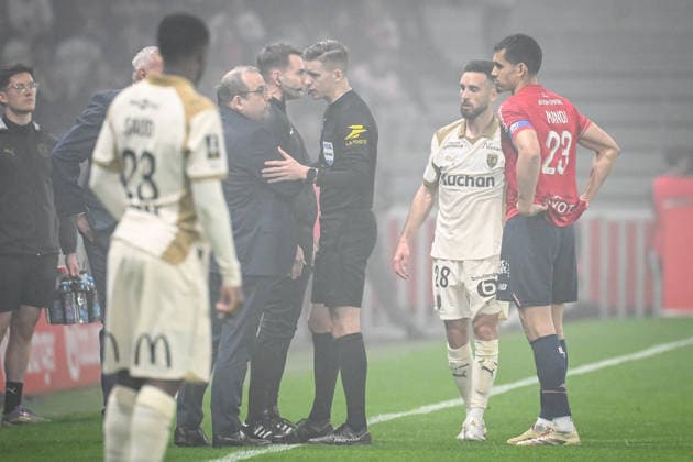 April 4, 2026, Villeneuve-D ascq, France, France: Referee Francois LETEXIER during the Ligue 1 match between Lille OSC (LOSC) and RC Lens at Pierre Mauroy Stadium on April 04, 2026 in Villeneuve-d Ascq near Lille, France. Lille OSC V RC Lens - Ligue 1  - ZUMAm308 20260404_zsp_m308_009 Copyright: xMatthieuxMirvillex