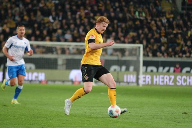 04.04.2026 Fußball Herren 2025 2026 2. Bundesliga 28. Spieltag SG Dynamo Dresden - Hertha BSC Rudolf-Harbig-Stadion Dresden Robert Wagner (Dresden, 18, gelb) am Ball. Dresden Sachsen Deutschland