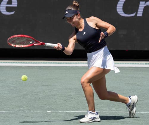TENNIS 2026: Credit One Charleston Open APRIL 04 April 4, 2026: Iva Jovic (USA) loses to Jessica Pegula (USA) 6-4, 5-7, 6-3, at the Credit One Charleston Open being played at Credit One Staduim in Charleston, South Carolina, {USA} Ã‚ÂLeslie Billman Tennisclix (Credit Image: Â Leslie Billman Cal Media) Charleston South Carolina USA EDITORIAL USE ONLY Copyright: xx ZUMA-20260404_zma_c04_053.jpg LesliexBillmanx csmphotothree485322