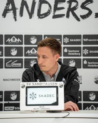 04.04.2026, xwppx, Fussball Regionalliga Suedwest, SV Sandhausen - SG Sonnenhof Grossaspach v.l. Trainer Kevin Stotz (SV Sandhausen) (DFL DFB REGULATIONS PROHIBIT ANY USE OF PHOTOGRAPHS as IMAGE SEQUENCES and or QUASI-VIDEO) Sandhausen