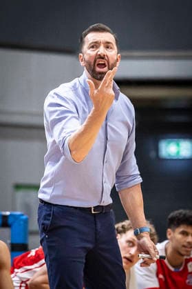 Barmer 2. Basketball Bundesliga ProA: Bayer Giants Leverkusen vs. RheinStars Koeln, 04.04.26 Leverkusen, 04.04.26 - Zoran Kukic (Head Coach RheinStars Köln) während des Spiels der Barmer 2. Basketball Bundesliga ProA: Bayer Giants Leverkusen vs. RheinStars Koeln in der Ostermann Arena in Leverkusen. Copyright: xBEAUTIFULxSPORTS LeahxKohringx