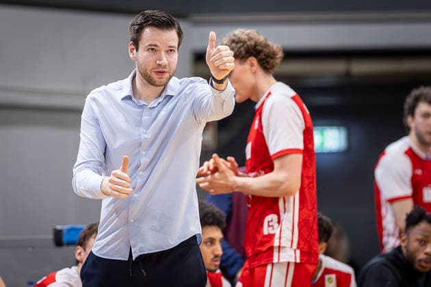 Barmer 2. Basketball Bundesliga ProA: Bayer Giants Leverkusen vs. RheinStars Koeln, 04.04.26 Leverkusen, 04.04.26 - Oliver Elling (Assistant Coach RheinStars Köln) während des Spiels der Barmer 2. Basketball Bundesliga ProA: Bayer Giants Leverkusen vs. RheinStars Koeln in der Ostermann Arena in Leverkusen. Copyright: xBEAUTIFULxSPORTS LeahxKohringx