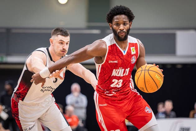 Barmer 2. Basketball Bundesliga ProA: Bayer Giants Leverkusen vs. RheinStars Koeln, 04.04.26 Leverkusen, 04.04.26 - Luca Finn Kahl (Bayer Giants Leverkusen, 3) und Michael Jordan Miller (RheinStars Köln, 23) während des Spiels der Barmer 2. Basketball Bundesliga ProA: Bayer Giants Leverkusen vs. RheinStars Koeln in der Ostermann Arena in Leverkusen. Copyright: xBEAUTIFULxSPORTS LeahxKohringx