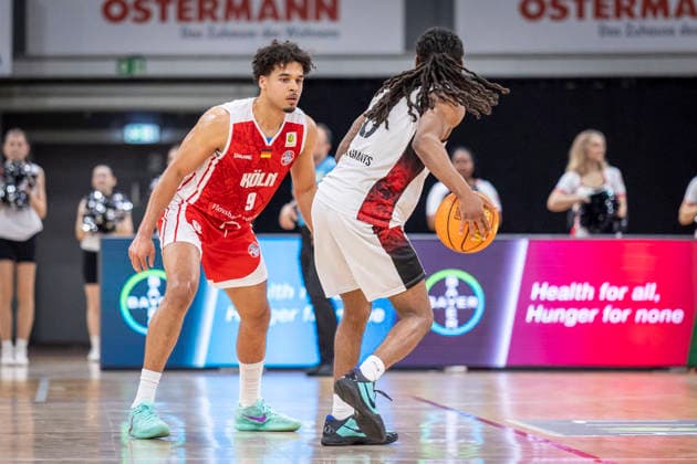 Barmer 2. Basketball Bundesliga ProA: Bayer Giants Leverkusen vs. RheinStars Koeln, 04.04.26 Leverkusen, 04.04.26 - Maximilian Begue (RheinStars Köln, 9) und Donte Nicholas (Bayer Giants Leverkusen, 15) während des Spiels der Barmer 2. Basketball Bundesliga ProA: Bayer Giants Leverkusen vs. RheinStars Koeln in der Ostermann Arena in Leverkusen. Copyright: xBEAUTIFULxSPORTS LeahxKohringx