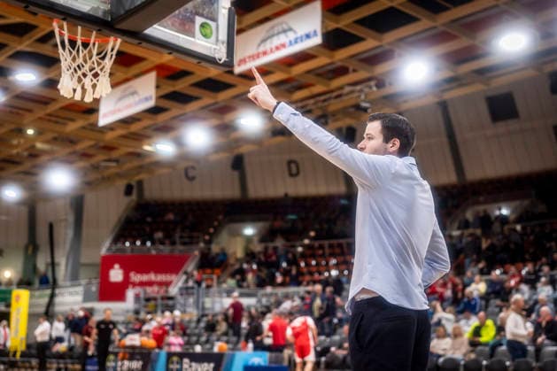 Barmer 2. Basketball Bundesliga ProA: Bayer Giants Leverkusen vs. RheinStars Koeln, 04.04.26 Leverkusen, 04.04.26 - Oliver Elling (Assistant Coach RheinStars Köln) während des Spiels der Barmer 2. Basketball Bundesliga ProA: Bayer Giants Leverkusen vs. RheinStars Koeln in der Ostermann Arena in Leverkusen. Copyright: xBEAUTIFULxSPORTS LeahxKohringx
