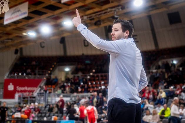 Barmer 2. Basketball Bundesliga ProA: Bayer Giants Leverkusen vs. RheinStars Koeln, 04.04.26 Leverkusen, 04.04.26 - Oliver Elling (Assistant Coach RheinStars Köln) während des Spiels der Barmer 2. Basketball Bundesliga ProA: Bayer Giants Leverkusen vs. RheinStars Koeln in der Ostermann Arena in Leverkusen. Copyright: xBEAUTIFULxSPORTS LeahxKohringx