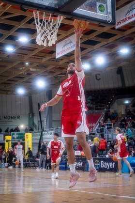Barmer 2. Basketball Bundesliga ProA: Bayer Giants Leverkusen vs. RheinStars Koeln, 04.04.26 Leverkusen, 04.04.26 - Zachary Richard Watson (RheinStars Köln, 4) beim Aufwärmen während des Spiels der Barmer 2. Basketball Bundesliga ProA: Bayer Giants Leverkusen vs. RheinStars Koeln in der Ostermann Arena in Leverkusen. Copyright: xBEAUTIFULxSPORTS LeahxKohringx