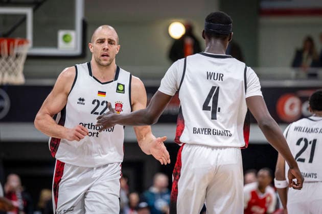Barmer 2. Basketball Bundesliga ProA: Bayer Giants Leverkusen vs. RheinStars Koeln, 04.04.26 Leverkusen, 04.04.26 - Dennis Heinzmann (Bayer Giants Leverkusen, 22) und Lok Lol Wur (Bayer Giants Leverkusen, 4) während des Spiels der Barmer 2. Basketball Bundesliga ProA: Bayer Giants Leverkusen vs. RheinStars Koeln in der Ostermann Arena in Leverkusen. Copyright: xBEAUTIFULxSPORTS LeahxKohringx