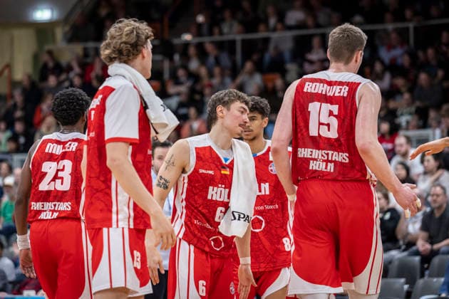 Barmer 2. Basketball Bundesliga ProA: Bayer Giants Leverkusen vs. RheinStars Koeln, 04.04.26 Leverkusen, 04.04.26 - Timeout während des Spiels der Barmer 2. Basketball Bundesliga ProA: Bayer Giants Leverkusen vs. RheinStars Koeln in der Ostermann Arena in Leverkusen. Copyright: xBEAUTIFULxSPORTS LeahxKohringx