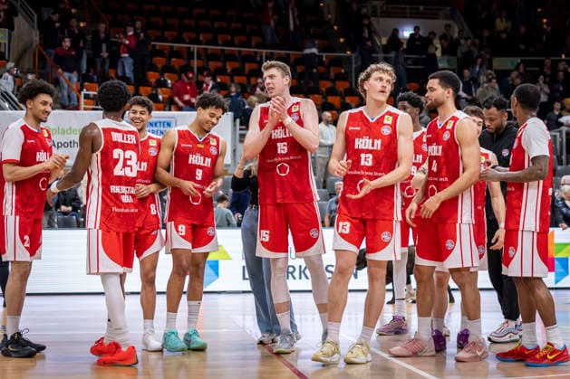 Barmer 2. Basketball Bundesliga ProA: Bayer Giants Leverkusen vs. RheinStars Koeln, 04.04.26 Leverkusen, 04.04.26 - Die Mannschaft der RheinStars Köln nach dem Spiel während des Spiels der Barmer 2. Basketball Bundesliga ProA: Bayer Giants Leverkusen vs. RheinStars Koeln in der Ostermann Arena in Leverkusen. Copyright: xBEAUTIFULxSPORTS LeahxKohringx