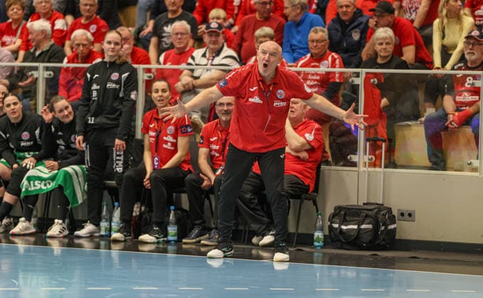 GER, Bad Langensalza, Thüringer HC vs HSG Bensheim Auerbach Flames, Alsco Handball Bundesliga Frauen, Handball, DHB, Spielzeit 2025 2026, Weststadthalle Bensheim, 22. Spieltag im Bild: Herbert Müller (Trainer Thüringer HC), Emotionen DFB DFL REGULATIONS PROHIBIT ANY USE OF PHOTOGRAPHS AS IMAGE SEQUENCES AND OR QUASI-VIDEO, 04.04.2026 Copyright: HMBxMedia HendrikxHamelau