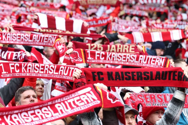 04.04.2026, xrekx, Fussball 2.Bundesliga, 1.FC Kaiserslautern - Fortuna Düsseldorf v.l. FCK Fans ,Stimmung, Schals, Ultras, Zuschauer, Besucher, Choreo, Choreografie, atmosphere, scarves, spectators, visitors (DFL DFB REGULATIONS PROHIBIT ANY USE OF PHOTOGRAPHS as IMAGE SEQUENCES and or QUASI-VIDEO) Kaiserslautern