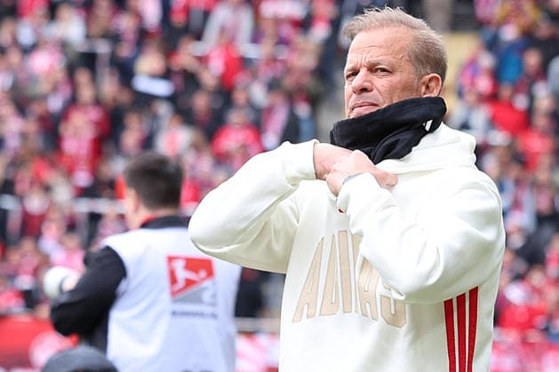 04.04.2026, xrekx, Fussball 2.Bundesliga, 1.FC Kaiserslautern - Fortuna Düsseldorf v.l. Markus Anfang Trainer (Fortuna Duesseldorf) Schlauschal (DFL DFB REGULATIONS PROHIBIT ANY USE OF PHOTOGRAPHS as IMAGE SEQUENCES and or QUASI-VIDEO) Kaiserslautern