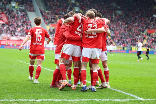 04.04.2026, xrekx, Fussball 2.Bundesliga, 1.FC Kaiserslautern - Fortuna Düsseldorf v.l. Torjubel nach dem Tor zum celebrating the goal celebrate 2:0 durch Semih Sahin (1.FC Kaiserslautern) (DFL DFB REGULATIONS PROHIBIT ANY USE OF PHOTOGRAPHS as IMAGE SEQUENCES and or QUASI-VIDEO) Kaiserslautern
