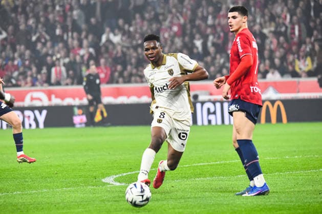 FOOTBALL : Lille OSC vs RC Lens - Ligue 1 - JournÃ e 28 - 04 04 2026 Mamadou SangarÃ (RC Lens) Matias Fernandez-Pardo (Lille OSC) LilleFrance  Copyright: xBaptistexAutissierx