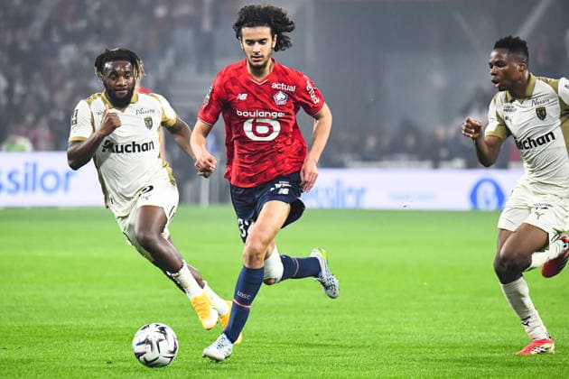 FOOTBALL : Lille OSC vs RC Lens - Ligue 1 - JournÃ e 28 - 04 04 2026 Ayyoub Bouaddi (Lille OSC) Allan Saint-Maximin (RC Lens) LilleFrance  Copyright: xBaptistexAutissierx