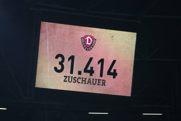 04.04.2026 Fußball Herren 2025 2026 2. Bundesliga 28. Spieltag SG Dynamo Dresden - Hertha BSC Rudolf-Harbig-Stadion Dresden Die Zuschauerzahl wird auf der Anzeigetafel angezeigt. Dresden Sachsen Deutschland