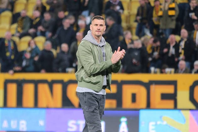 04.04.2026 Fußball Herren 2025 2026 2. Bundesliga 28. Spieltag SG Dynamo Dresden - Hertha BSC Rudolf-Harbig-Stadion Dresden Stefan Kutschke vor dem K-Block. Dresden Sachsen Deutschland