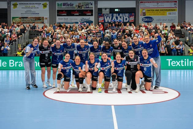 HSG Blomberg-Lippe (GER) vs. Borussia Dortmund (GER), Handball, 1. Handball Bundesliga Frauen, 22. Spieltag, 4.4.2026, Saision 2025 2026, Blomberg Die Spielerinnen der HSG Blomberg-Lippe (GER) jubeln nach dem Sieg gegen Borussia Dortmund (GER) mit 33:31 Blomberg Sporthalle an der Ulmenallee Deutschland