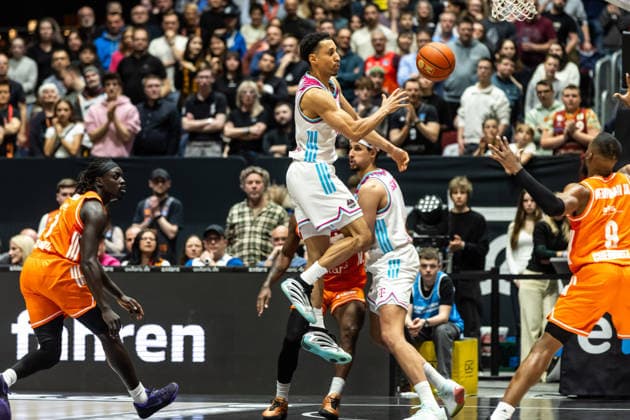 GER, easy-Credit Basketball-Bundesliga, Niners Chemnitz - Telekom Baskets Bonn. 04.04.2026, Messe, Chemnitz, GER, easy-Credit Basketball-Bundesliga, Niners Chemnitz - Telekom Baskets Bonn. Joel Aminu (Telekom Baskets Bonn, 21) Foto Alexander Trienitz Chemnitz Messe Sachsen Deutschland