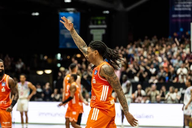 GER, easy-Credit Basketball-Bundesliga, Niners Chemnitz - Telekom Baskets Bonn. 04.04.2026, Messe, Chemnitz, GER, easy-Credit Basketball-Bundesliga, Niners Chemnitz - Telekom Baskets Bonn. Nike Sibande (Niners Chemnitz, 2) jubelt Foto Alexander Trienitz Chemnitz Messe Sachsen Deutschland