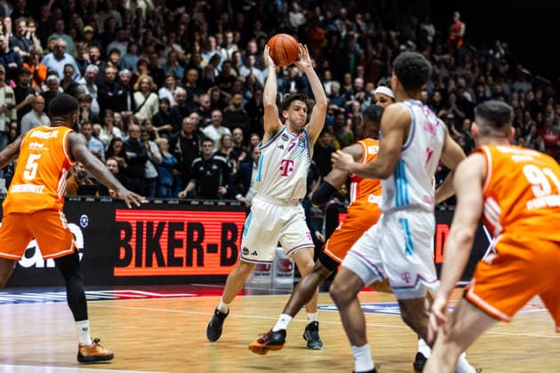 GER, easy-Credit Basketball-Bundesliga, Niners Chemnitz - Telekom Baskets Bonn. 04.04.2026, Messe, Chemnitz, GER, easy-Credit Basketball-Bundesliga, Niners Chemnitz - Telekom Baskets Bonn. Grayson Murphy (Telekom Baskets Bonn, 7) Foto Alexander Trienitz Chemnitz Messe Sachsen Deutschland