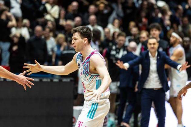 GER, easy-Credit Basketball-Bundesliga, Niners Chemnitz - Telekom Baskets Bonn. 04.04.2026, Messe, Chemnitz, GER, easy-Credit Basketball-Bundesliga, Niners Chemnitz - Telekom Baskets Bonn. Grayson Murphy (Telekom Baskets Bonn, 7) jubelt Foto Alexander Trienitz Chemnitz Messe Sachsen Deutschland