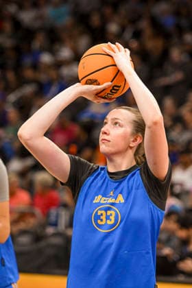 NCAA, College League, USA Basketball: Final Four-UCLA press conference, PK, Pressekonferenz and Practice UCLA Bruins forward Amanda Muse (33) takes shots during an open NCAA Final Four practice at the Mortgage Matchup Center on April 4, 2026 in Phoenix Arizona. (Thomas Fernandez Image of Phoenix Arizona United States EDITORIAL USE ONLY Copyright: xImagexofxSportx ThomasxFernandezx iosphotos403981