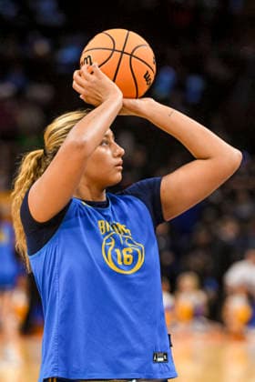 NCAA, College League, USA Basketball: Final Four-UCLA press conference, PK, Pressekonferenz and Practice UCLA Bruins forward Sienna Betts (16) takes shots during an open NCAA Final Four practice at the Mortgage Matchup Center on April 4, 2026 in Phoenix Arizona. (Thomas Fernandez Image of Phoenix Arizona United States EDITORIAL USE ONLY Copyright: xImagexofxSportx ThomasxFernandezx iosphotos403982