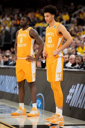 Michigan Wolverines Vs Tennessee Volunteers in Chicago, US - 29 Mar 2026 Nate Ament (R) and Jaylen Carey (L) of the Tennessee Volunteers in action against the Michigan Wolverines in the Elite Eight round of the NCAA, College League, USA Men s Basketball Tournament at the United Center. Final score; Michigan 95-62 Tennessee. Chicago United States Copyright: xNicholasxMullerx xSOPAxImagesx NMULLER_MICH_TENN_NCAAELITE8(10)