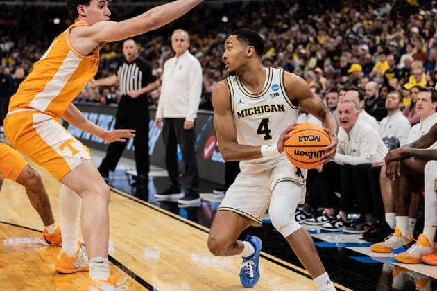 Michigan Wolverines Vs Tennessee Volunteers in Chicago, US - 29 Mar 2026 Nimari Burnett (R) of the Michigan Wolverines in action against J.P. Estrella (L) of the Tennessee Volunteers in the Elite Eight round of the NCAA, College League, USA Men s Basketball Tournament at the United Center. Final score; Michigan 95-62 Tennessee. Chicago United States Copyright: xNicholasxMullerx xSOPAxImagesx NMULLER_MICH_TENN_NCAAELITE8(7)